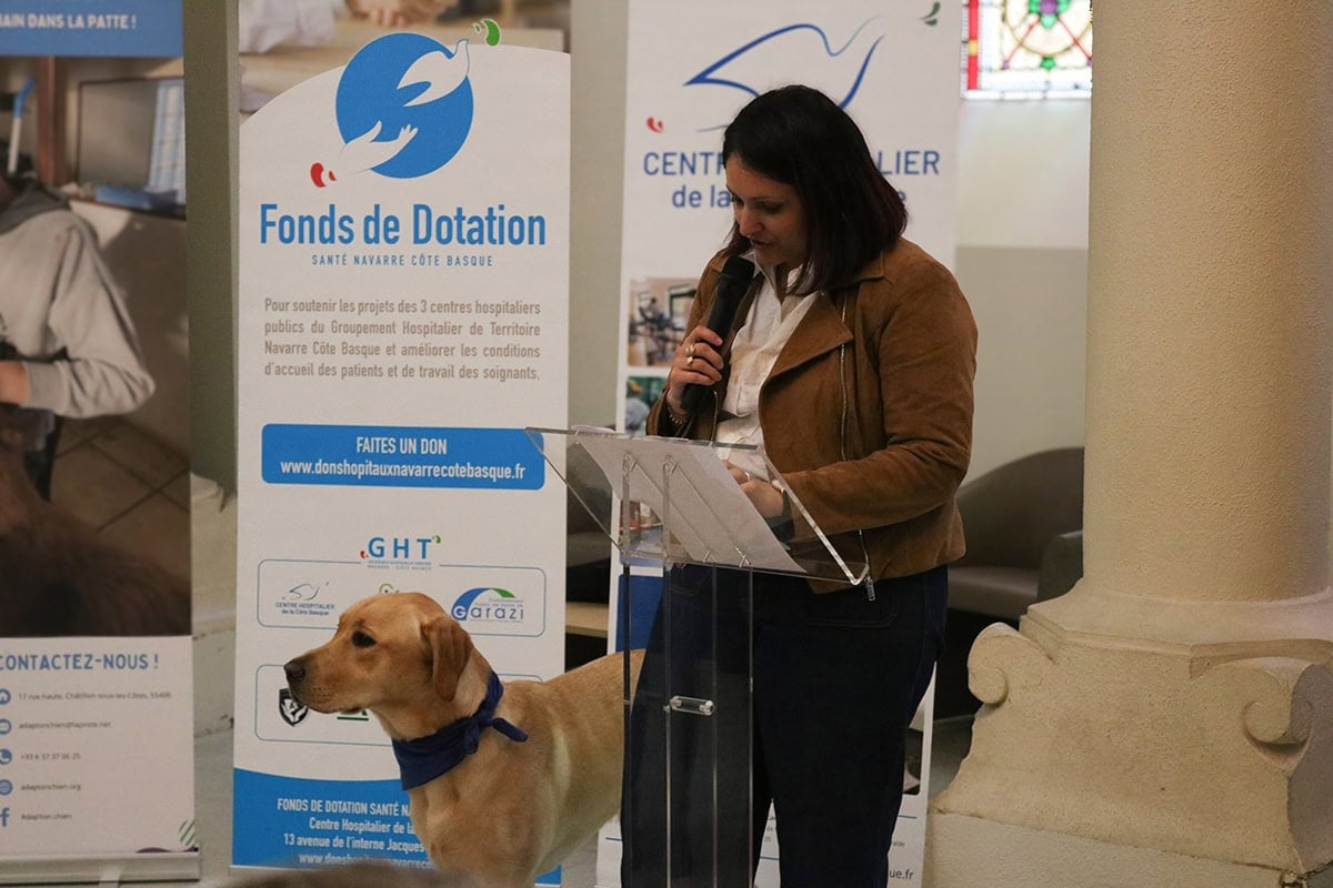 Conférence de presse : Présentation de Verrone, chien de soutien émotionnel